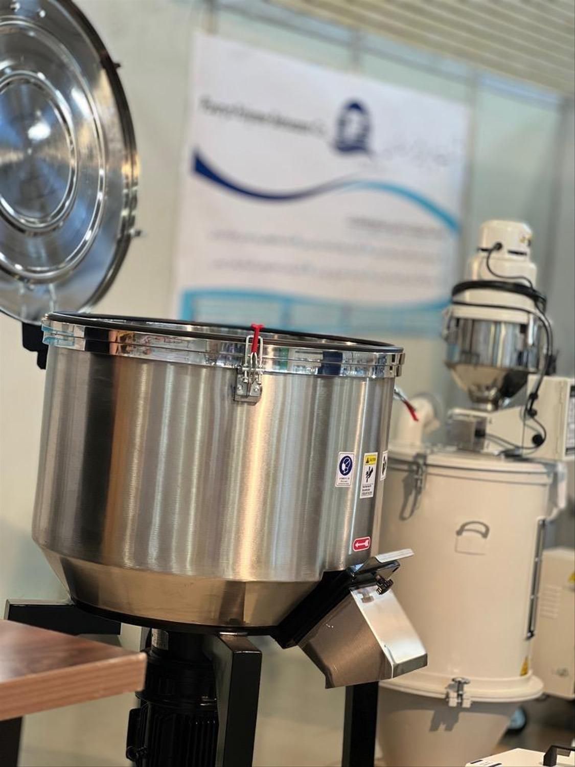 میکسر و همزن مواد پلاستیک و پودری . کاربرد آن در صنایع پلاستیک 